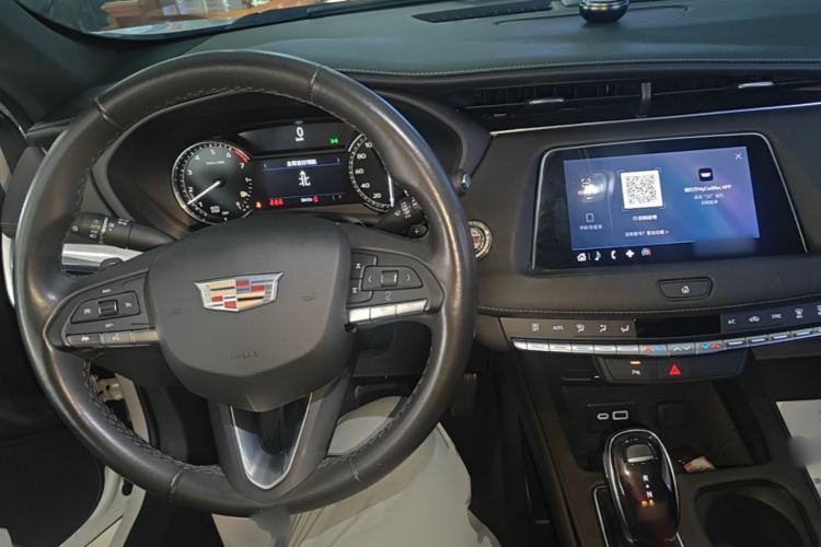 Used Cadillac XT4 2020 Revised Version 28T Two-Wheel Drive Tech Edition Center Console