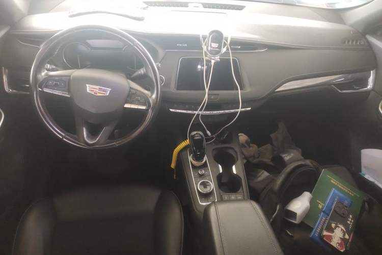 Used Cadillac XT4 2020 28T Two-Wheel Drive Tech Version Center Console