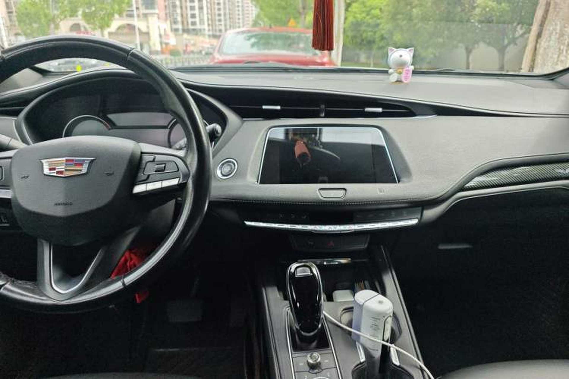 Used Cadillac XT4 2020 Revised Version 28T Two-Wheel Drive Tech Edition Center Console
