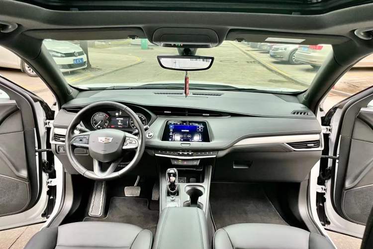 Used Cadillac XT4 2020 Revised Version 28T Two-Wheel Drive Leading Edition Center Console