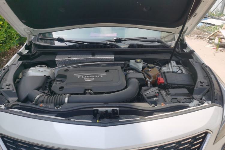 Used Cadillac XT4 2020 28T Two-Wheel-Drive Luxury Version Engine Bay