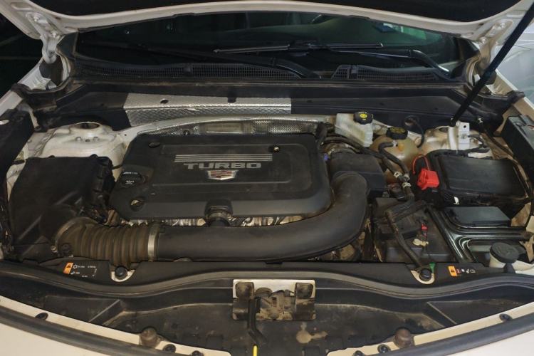 Used Cadillac XT4 2020 28T Two-Wheel-Drive Luxury Version Engine Bay