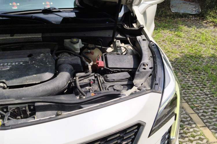 Used Cadillac XT4 2020 28T Two-Wheel-Drive Leading Version Engine Bay Left