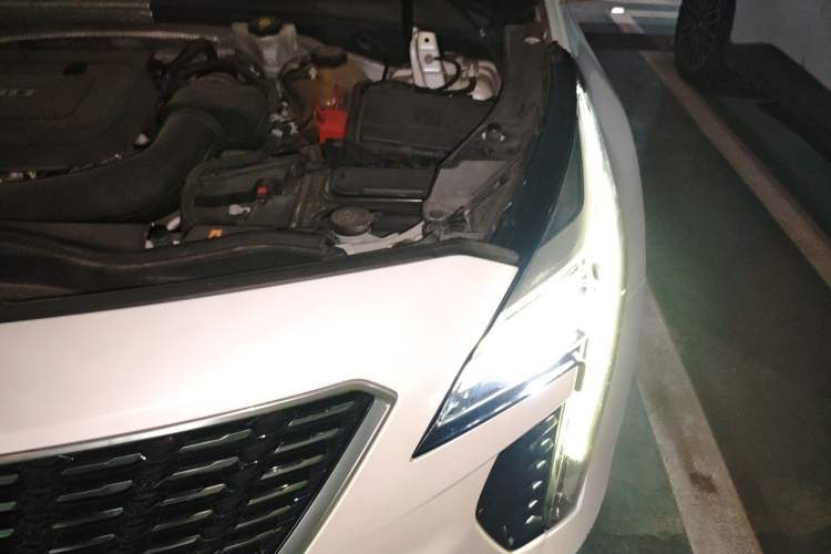 Used Cadillac XT4 2020 28T Two-Wheel-Drive Leading Version Engine Bay Left