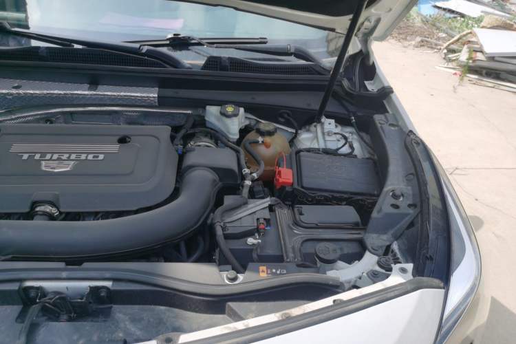 Used Cadillac XT4 2020 28T Two-Wheel-Drive Luxury Version Engine Bay Left
