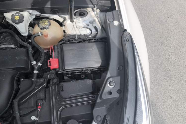 Used Cadillac XT4 2020 28T Two-Wheel-Drive Leading Version Engine Bay Left