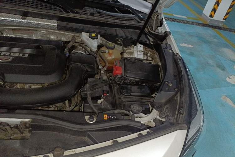 Used Cadillac XT4 2020 28T Two-Wheel-Drive Leading Version Engine Bay Left