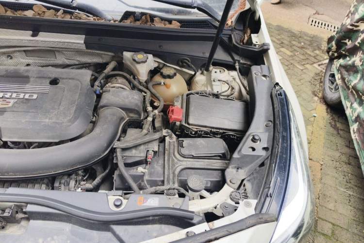 Used Cadillac XT4 2020 28T Two-Wheel-Drive Luxury Version Engine Bay Left