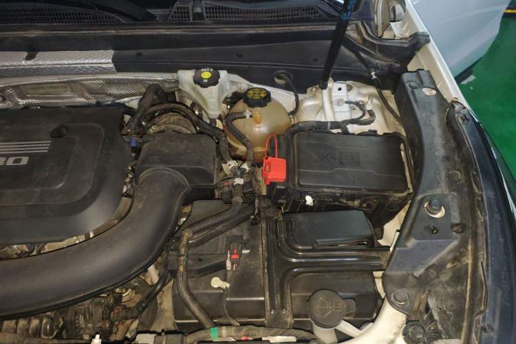 Used Cadillac XT4 2020 28T Two-Wheel-Drive Luxury Version Engine Bay Left