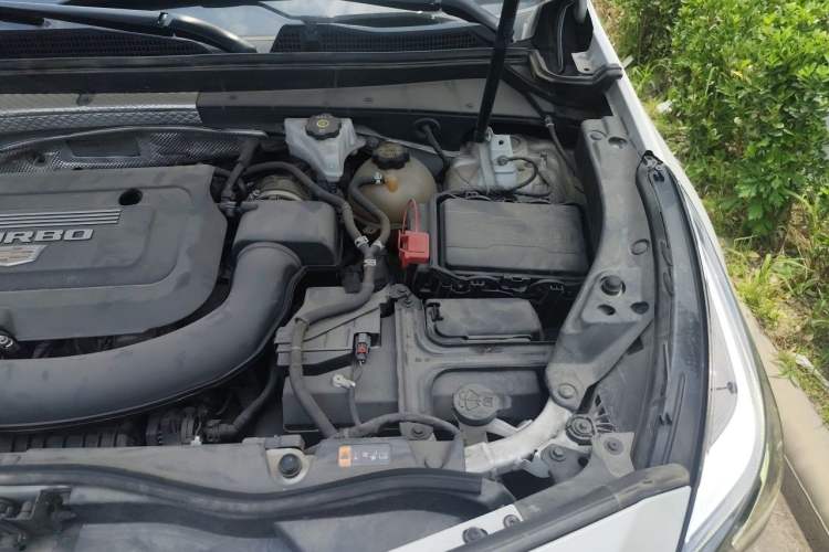 Used Cadillac XT4 2020 28T Two-Wheel-Drive Leading Version Engine Bay Left