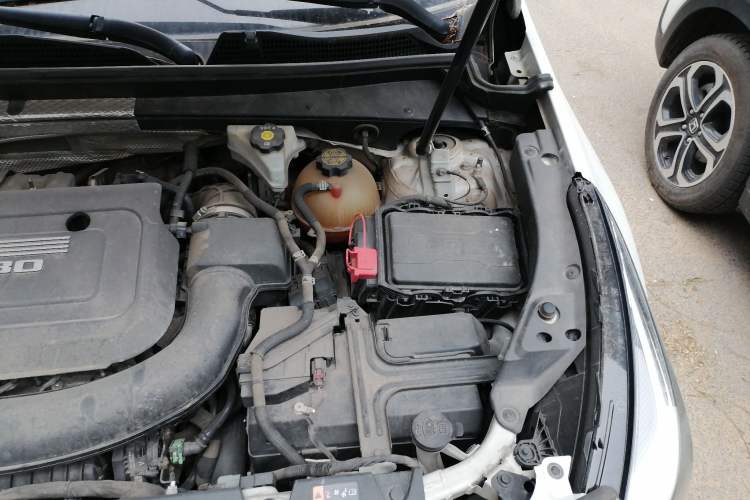 Used Cadillac XT4 2020 Revised Version 28T Two-Wheel Drive Tech Edition Engine Bay Left