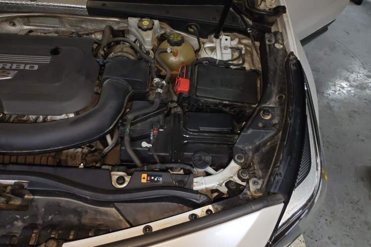 Used Cadillac XT4 2020 28T Two-Wheel-Drive Leading Version Engine Bay Left