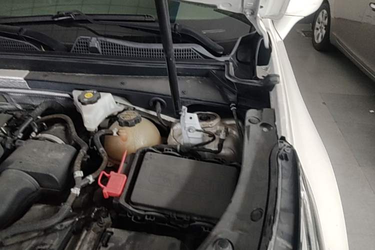 Used Cadillac XT4 2020 28T Two-Wheel-Drive Leading Version Engine Bay Left
