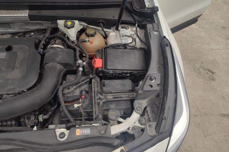 Used Cadillac XT4 2020 Revised Version 28T Two-Wheel Drive Tech Edition Engine Bay Left