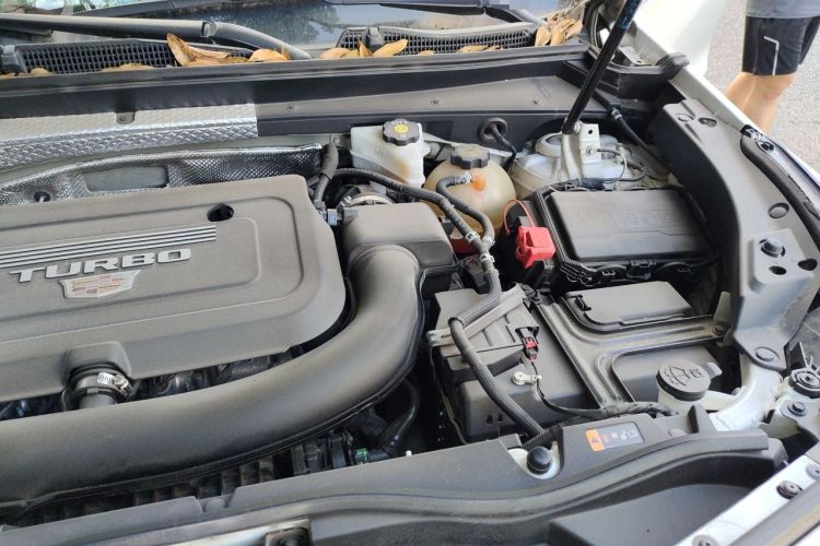 Used Cadillac XT4 2020 28T Two-Wheel-Drive Luxury Version Engine Bay Left