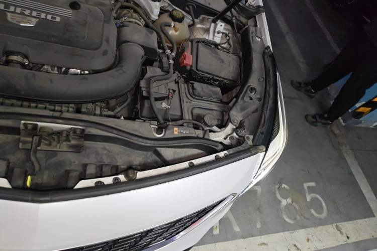 Used Cadillac XT4 2020 28T Two-Wheel-Drive Leading Version Engine Bay Left