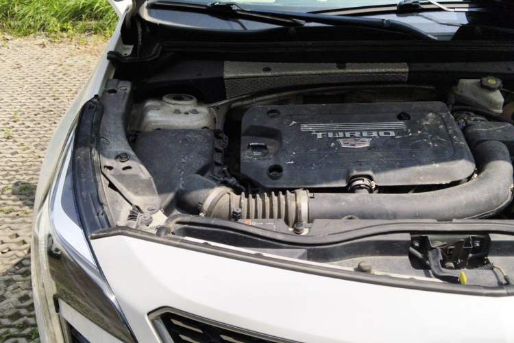 Used Cadillac XT4 2020 28T Two-Wheel-Drive Leading Version Engine Bay Right