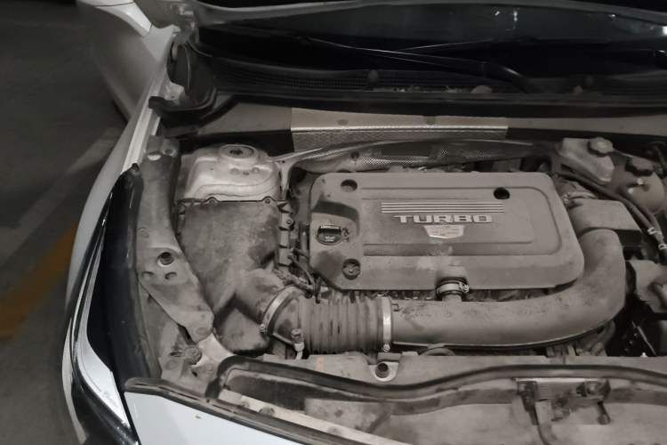 Used Cadillac XT4 2020 28T Two-Wheel-Drive Leading Version Engine Bay Right