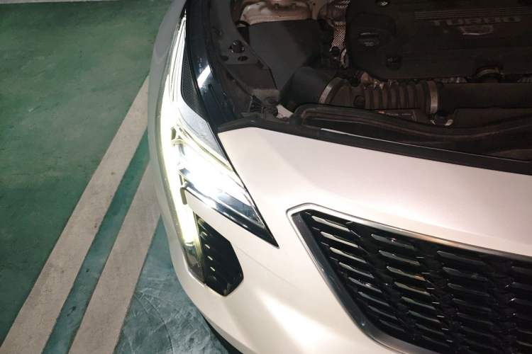 Used Cadillac XT4 2020 28T Two-Wheel-Drive Leading Version Engine Bay Right