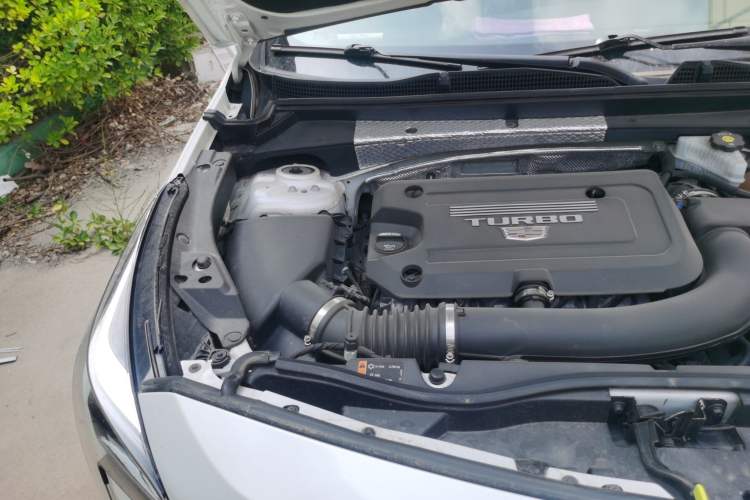 Used Cadillac XT4 2020 28T Two-Wheel-Drive Luxury Version Engine Bay Right