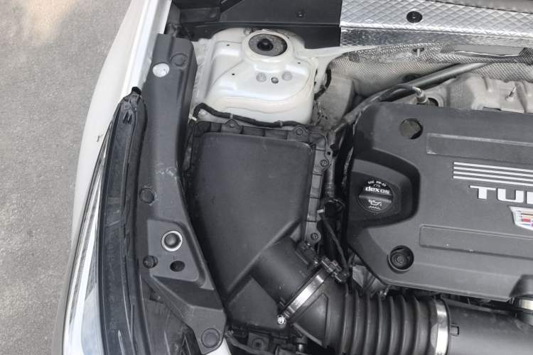 Used Cadillac XT4 2020 28T Two-Wheel-Drive Leading Version Engine Bay Right