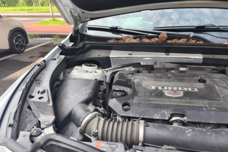 Used Cadillac XT4 2020 28T Two-Wheel-Drive Leading Version Engine Bay Right