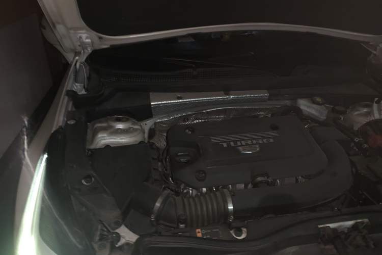 Used Cadillac XT4 2020 28T Two-Wheel-Drive Luxury Version Engine Bay Right