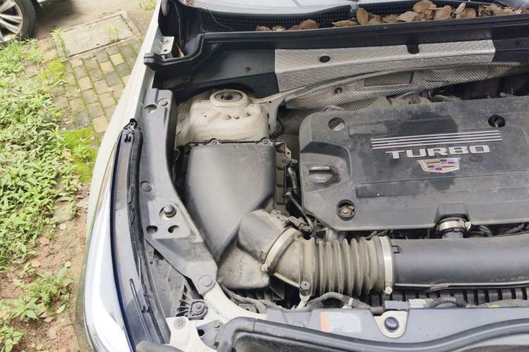 Used Cadillac XT4 2020 28T Two-Wheel-Drive Luxury Version Engine Bay Right