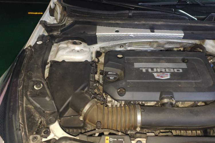Used Cadillac XT4 2020 28T Two-Wheel-Drive Luxury Version Engine Bay Right