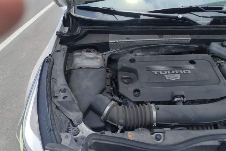 Used Cadillac XT4 2020 28T Two-Wheel-Drive Leading Version Engine Bay Right