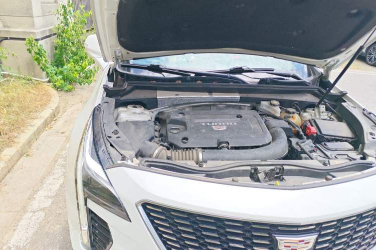 Used Cadillac XT4 2020 28T Two-Wheel-Drive Leading Version Engine Bay Right