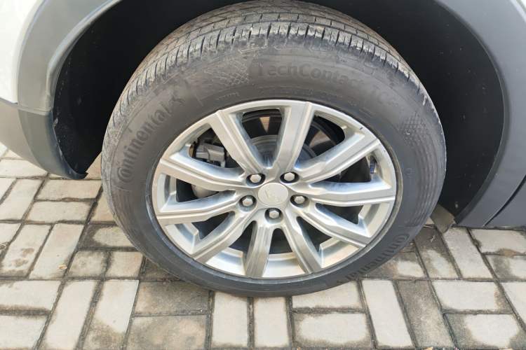 Used Cadillac XT4 2020 28T Two-Wheel-Drive Leading Version Exterior 8