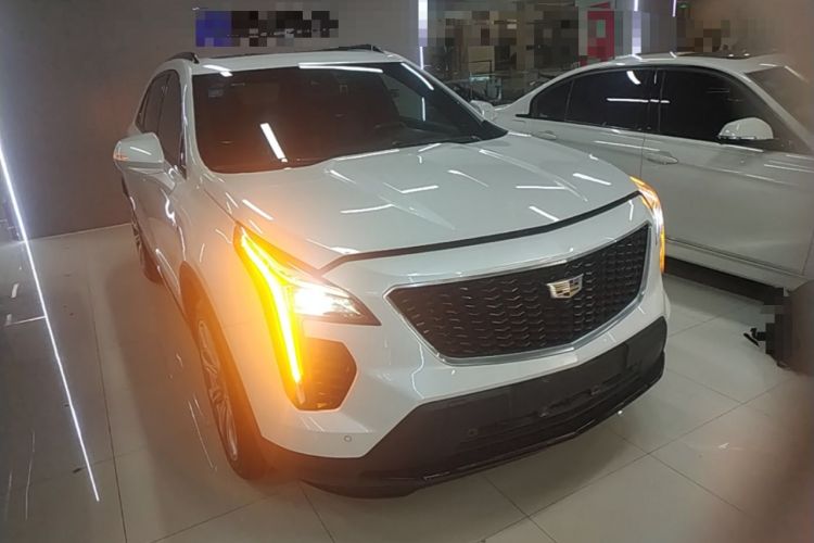 Used Cadillac XT4 2020 28T 4x4 Platinum Sport Edition Front Right 45 Deg