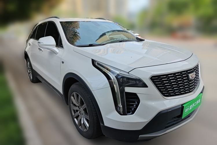 Used Cadillac XT4 2020 28T Two-Wheel-Drive Luxury Version Front Right 45 Deg