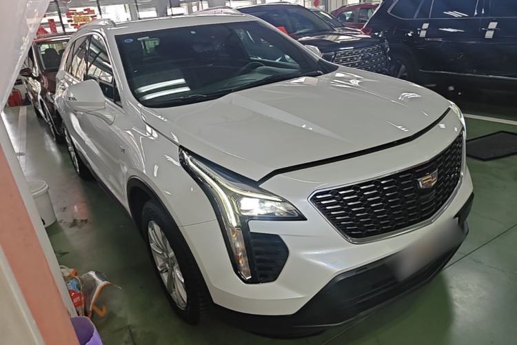 Used Cadillac XT4 2020 Revised Version 28T Two-Wheel Drive Tech Edition Front Right 45 Deg