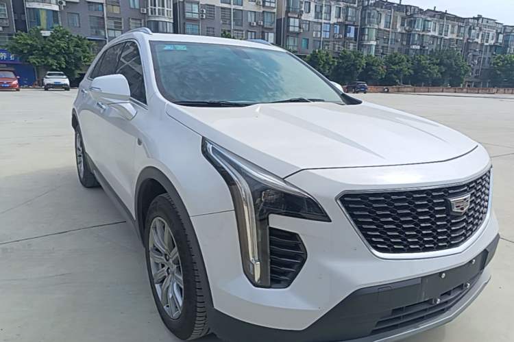 Used Cadillac XT4 2020 28T Two-Wheel-Drive Leading Version Front Right 45 Deg