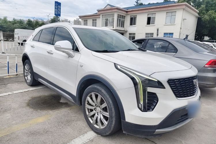 Used Cadillac XT4 2020 28T Two-Wheel-Drive Leading Version Front Right 45 Deg