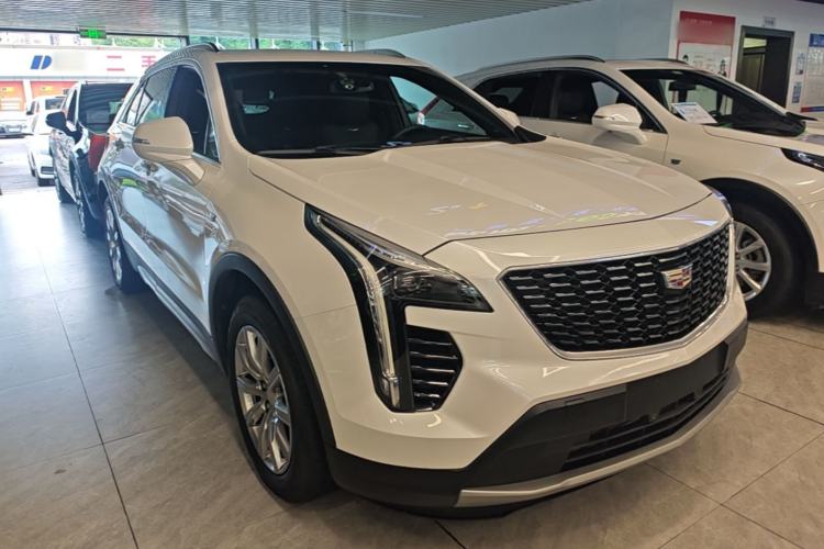 Used Cadillac XT4 2020 Revised Version 28T Two-Wheel Drive Leading Edition Front Right 45 Deg