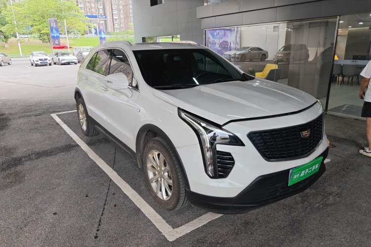 Used Cadillac XT4 2020 Revised Version 28T Two-Wheel Drive Tech Edition Front Right 45 Deg