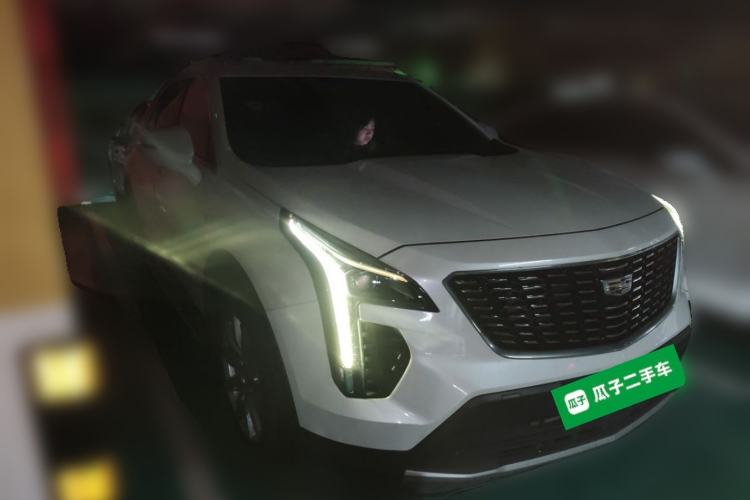 Used Cadillac XT4 2020 28T Two-Wheel-Drive Luxury Version Front Right 45 Deg