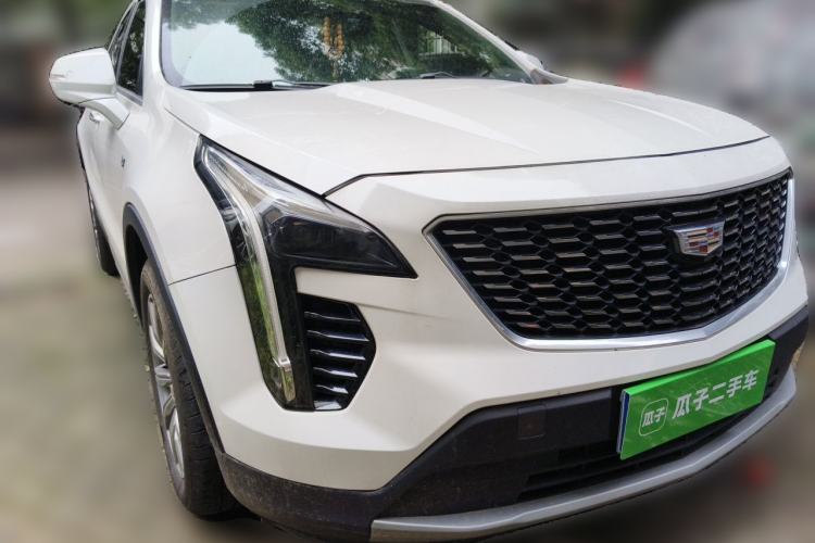 Used Cadillac XT4 2020 28T Two-Wheel-Drive Luxury Version Front Right 45 Deg