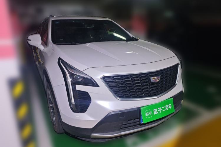 Used Cadillac XT4 2020 28T Two-Wheel-Drive Luxury Version Front Right 45 Deg