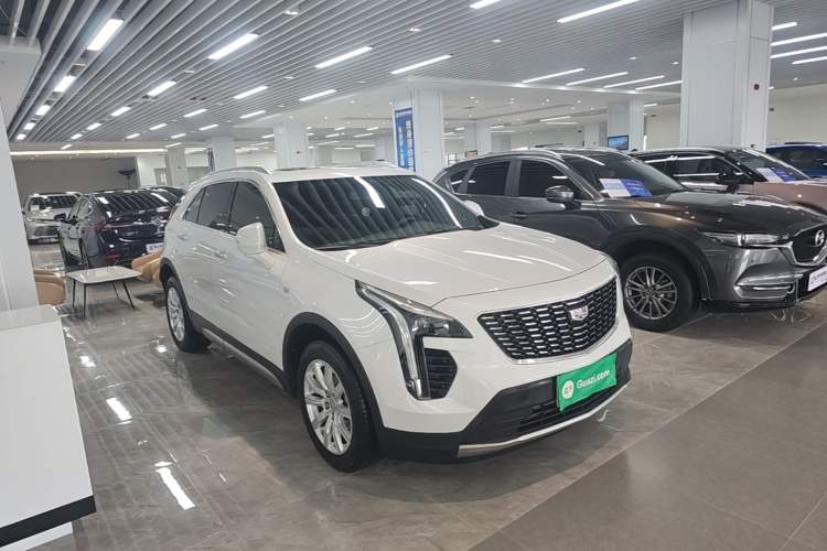 Used Cadillac XT4 2020 Revised Version 28T Two-Wheel Drive Leading Edition Front Right 45 Deg