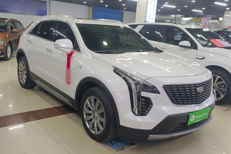 Used Cadillac XT4 2020 28T Two-Wheel-Drive Leading Version Front Right 45 Deg