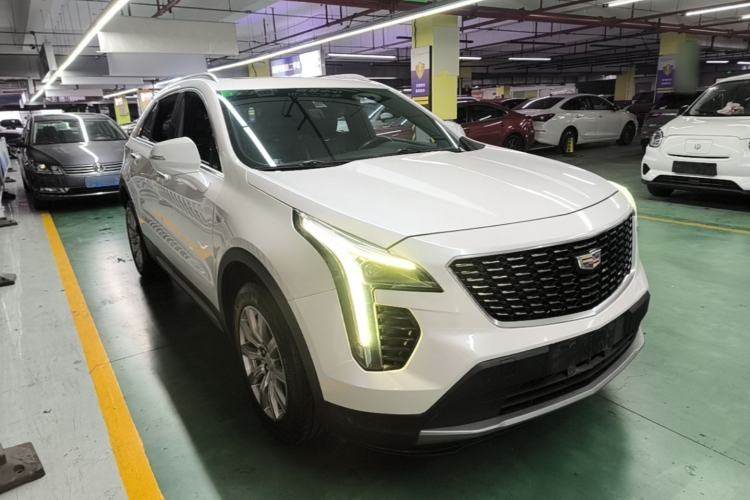 Used Cadillac XT4 2020 Revised Version 28T Two-Wheel Drive Luxury Edition Front Right 45 Deg
