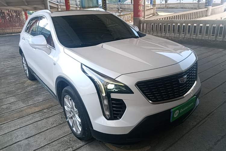 Used Cadillac XT4 2020 Revised Version 28T Two-Wheel Drive Tech Edition Front Right 45 Deg