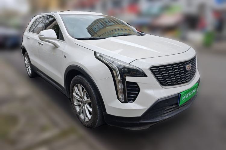 Used Cadillac XT4 2020 Revised Version 28T Two-Wheel Drive Tech Edition Front Right 45 Deg