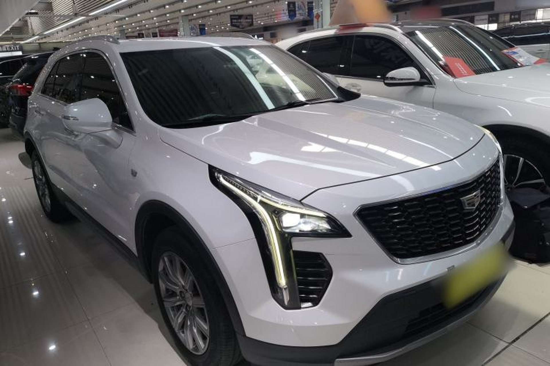 Used Cadillac XT4 2020 28T Two-Wheel-Drive Leading Version Front Right 45 Deg