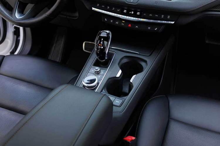 Used Cadillac XT4 2020 28T 4x4 Platinum Sport Edition Gear Lever