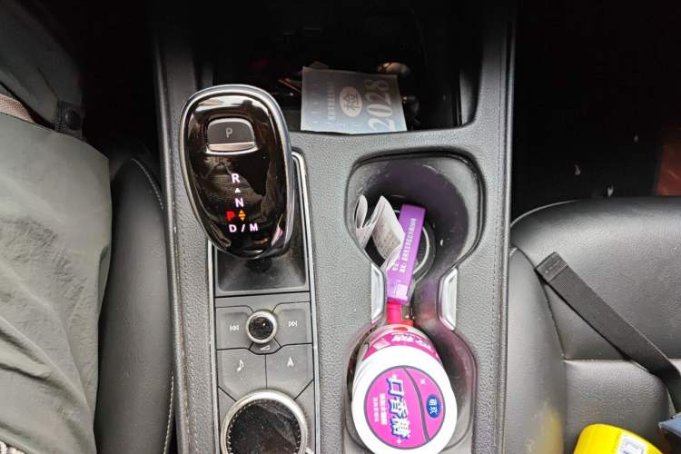 Used Cadillac XT4 2020 28T Two-Wheel-Drive Luxury Version Gear Lever